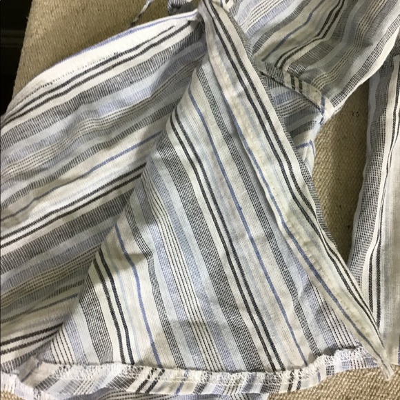 LF Seek the label  Women Cropped chambray  bell sleeved V neck shirt Sz. Small - Picture 6 of 7